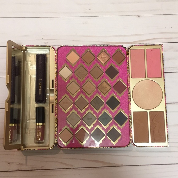tarte Other - FLASH SALE 💰🥳Tarte eyeshadow kit
